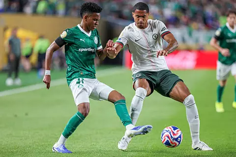 تعزية وحديث جانبي.. أبرز لقطات مباراة تشيلسي وبالميراس في ربع نهائي كأس العالم للأندية ( صور )